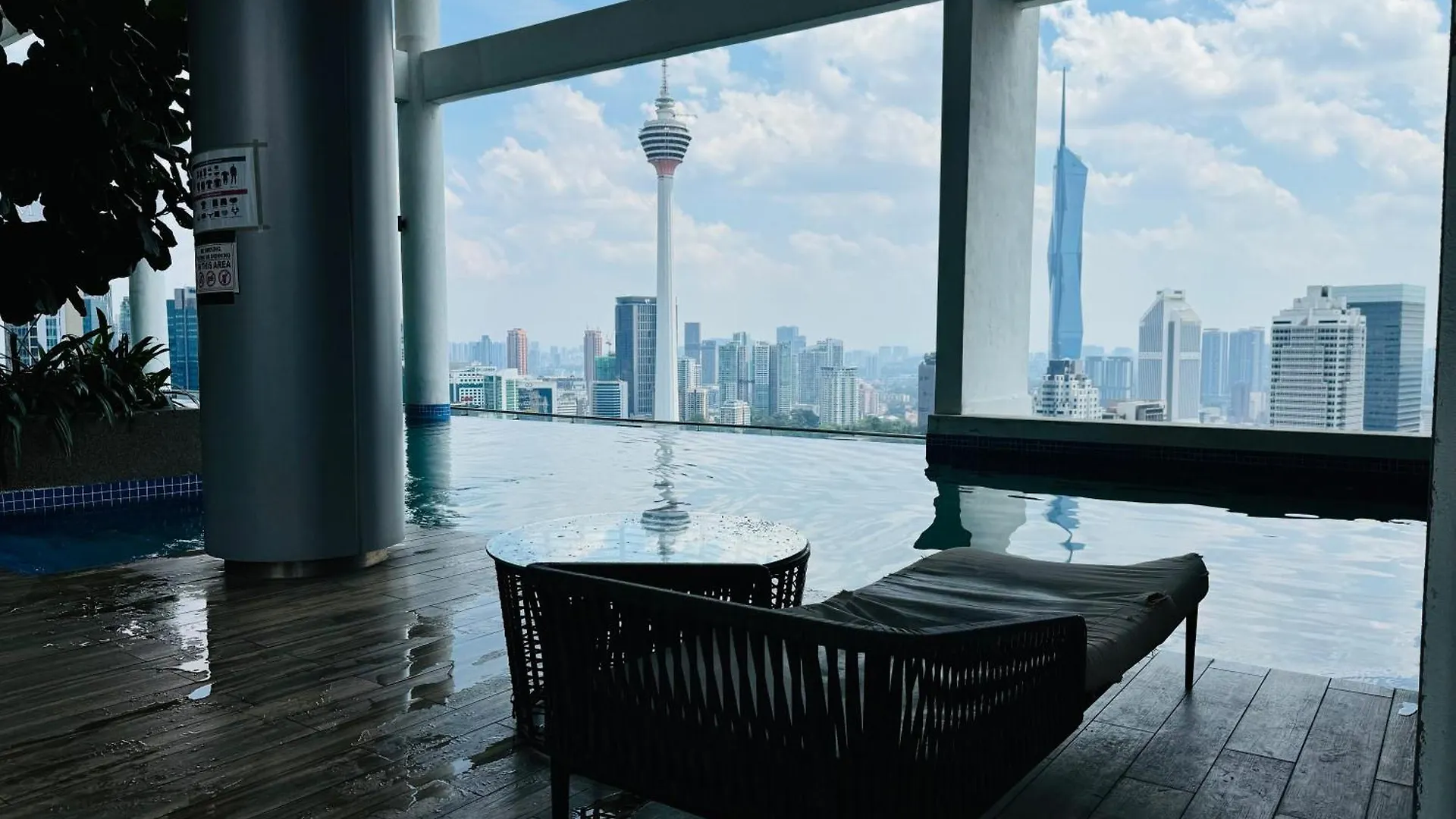 The Luxe Klcc By Comfort Dwellings Kuala Lumpur Apartment