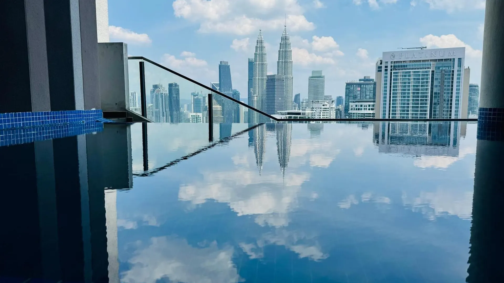 Apartment The Luxe Klcc By Comfort Dwellings Kuala Lumpur