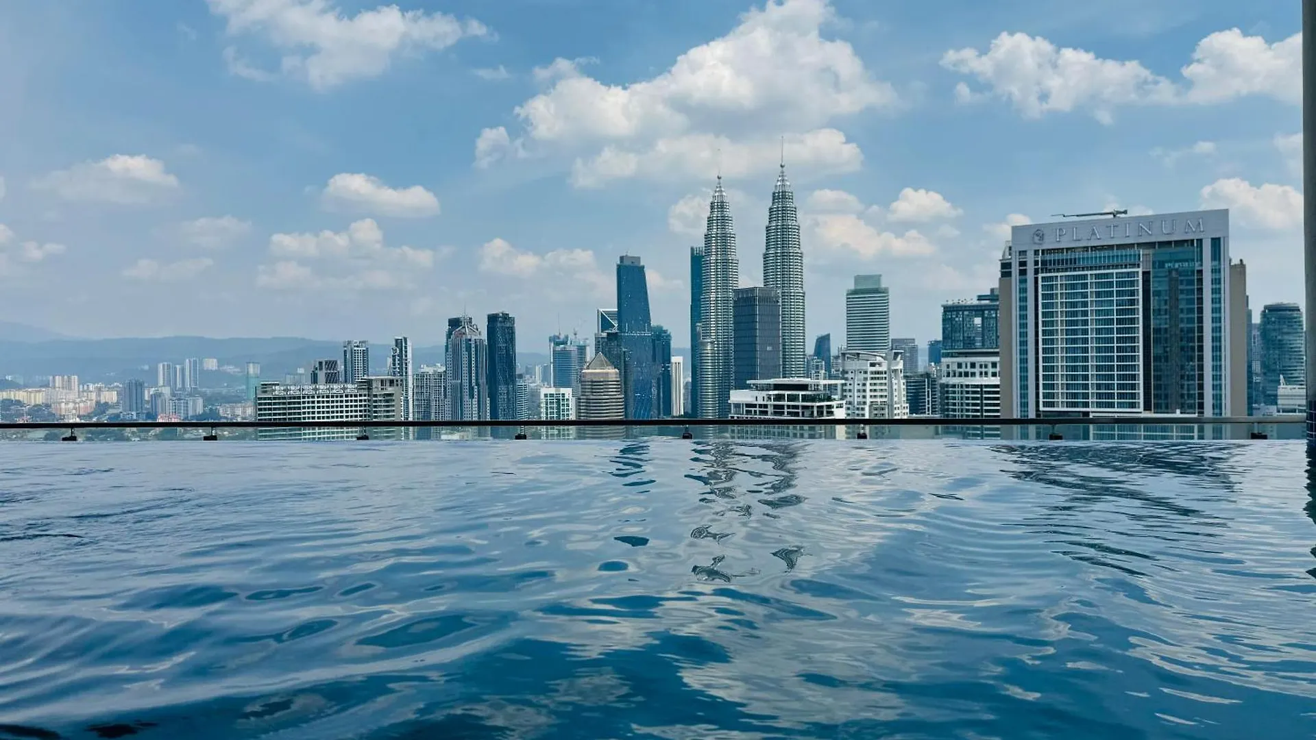 The Luxe Klcc By Comfort Dwellings Kuala Lumpur 0*,