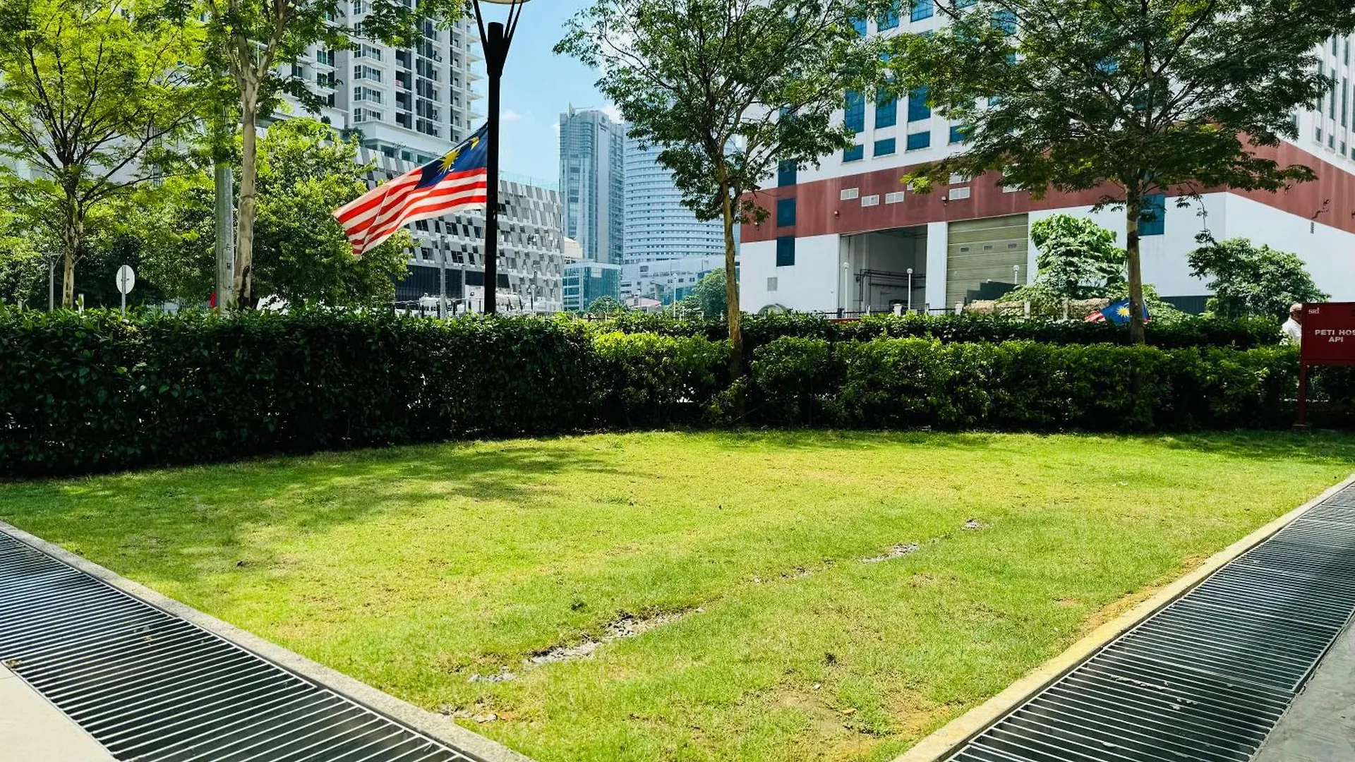The Luxe Klcc By Comfort Dwellings Kuala Lumpur Malaysia